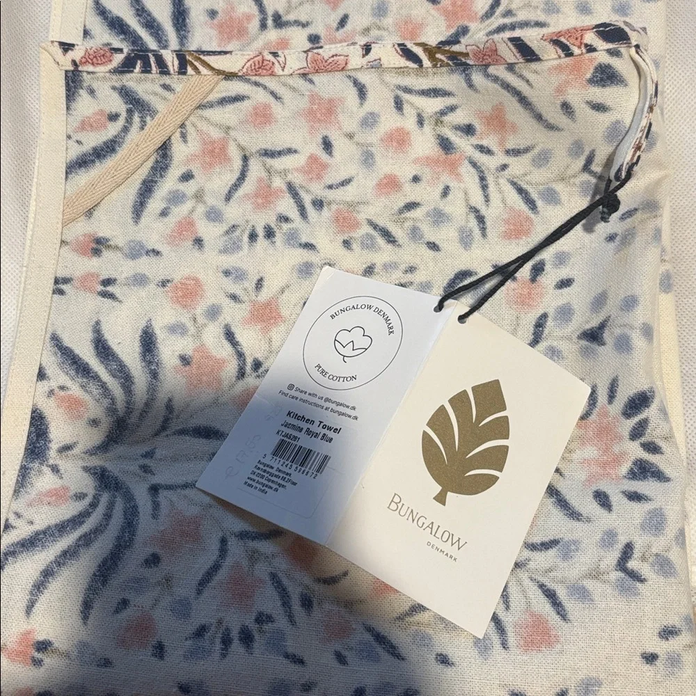 Bungalow Denmark NEW DISHTOWEL Floral Jacquard Navy & Blush NWT hostess gift
